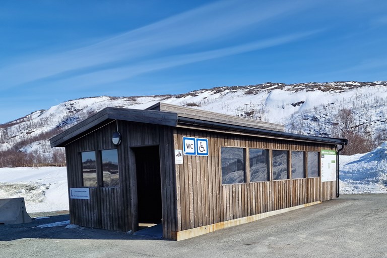 Statens vegvesen har oppgradert rasteplassen på Heia i Troms med vannklosett og renseanlegg.