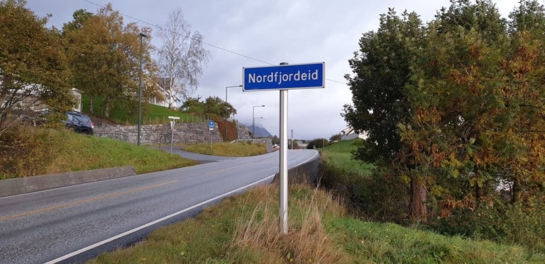 Riksveg 15 Skårhaug bru ved Nordfjordeid.