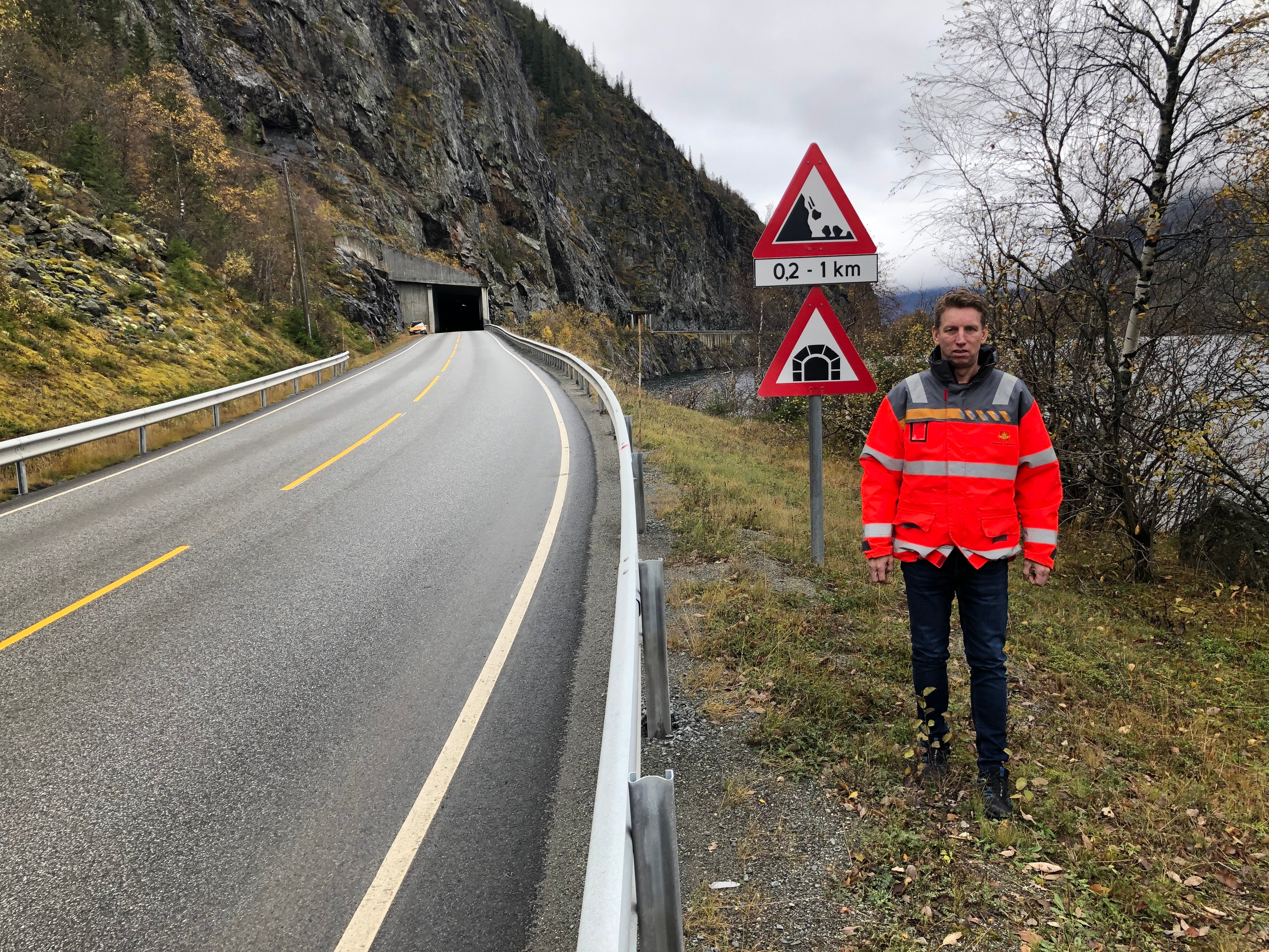 Byggeleder Edvind Rye i Statens vegvesen tar med seg tre entreprenører videre i arbeidet med ny E16 gjennom Kvamskleiva.