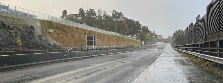 Her, på E39 mellom Troldhaugtunnelen og Sørås, blir det ny asfalt.