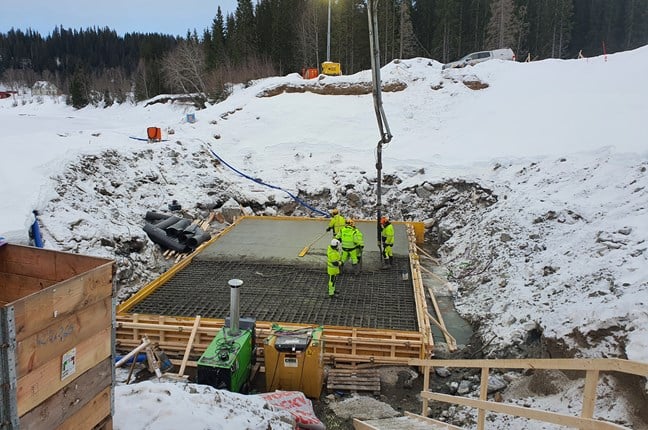 Bildet viser fundament Svenningelv bru ved Svebakken. Foto Statens vegvesen.