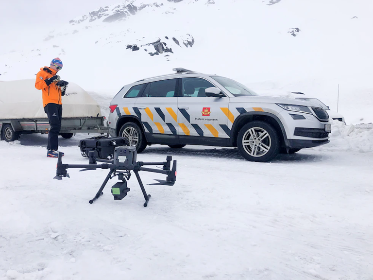 Geolog og dronepilot Halgeir Dahle fra Statens vegvesen. Foto :Statens vegvesen