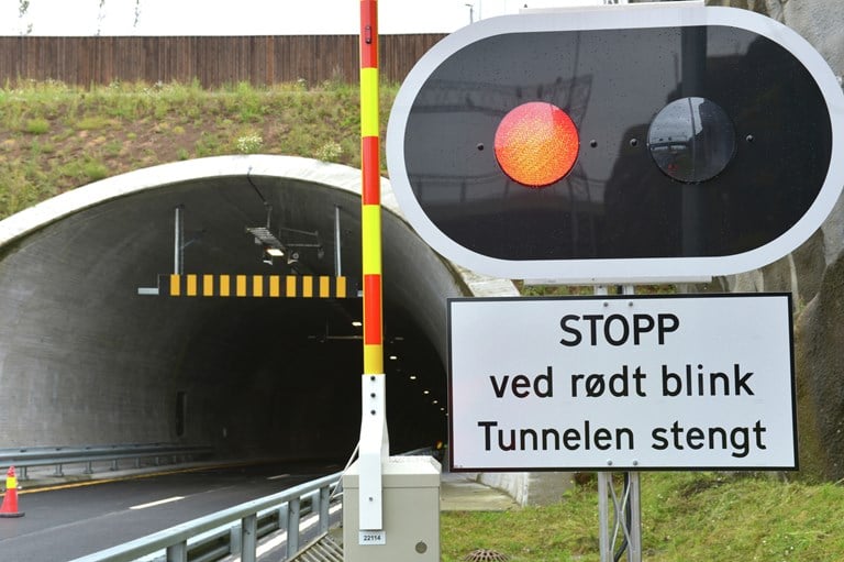 Flere av tunnelene på E6 i Sørfold skal få nye SOS-skap, ledelys og stopplys. 