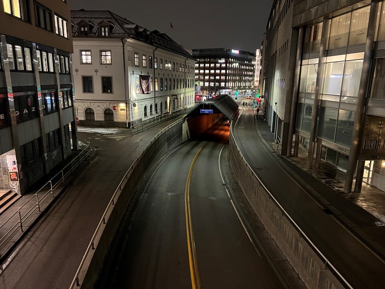 Vaterlandstunnelen og Hammersborgtunnelen på Ring 1 i Oslo sentrum stenges midlertidig i tre år som følge av ombygging, oppgradering og sikkerhetsarbeid knyttet opp mot nytt regjeringskvartal.