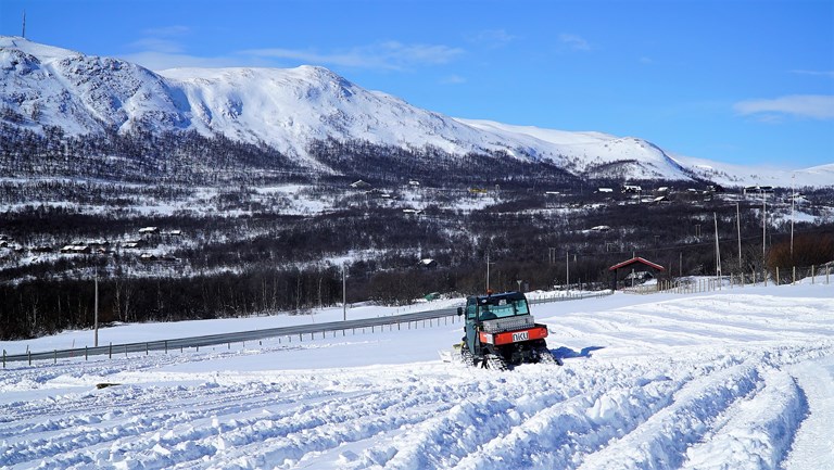 Traktor, snø, fjell