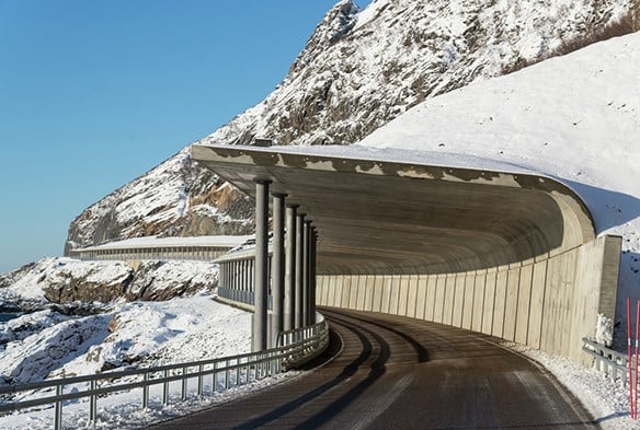 Skredsikring på E10 i Lofoten. Foto: Steinar Skaar, Statens vegvesen