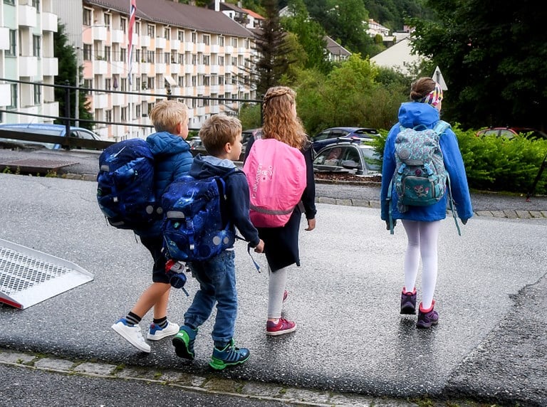 Skolebarn på veien