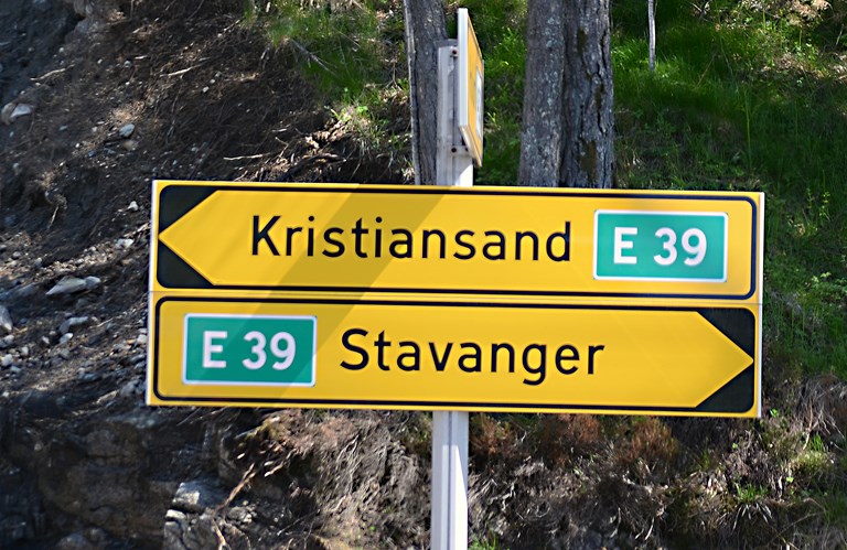Samferdselsdepartementet ber Statens vegvesen planlegge for firefelts veg på E39 i Vest-Agder og Rogaland.