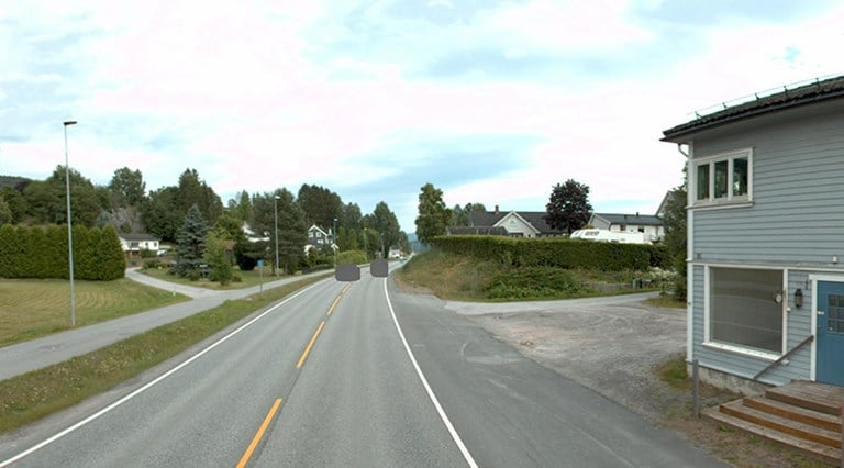 Bildet viser gang- og sykkelveg på begge sider av E134 uten trygg mulighet til å krysse vegen.