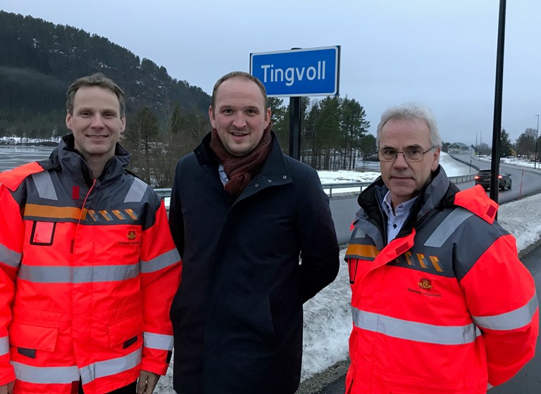 Fv. Seniorrådgiver Håvard Austvik, samferdselsminister Jon Georg Dale og prosjektleder Odd Helge Innerdal.