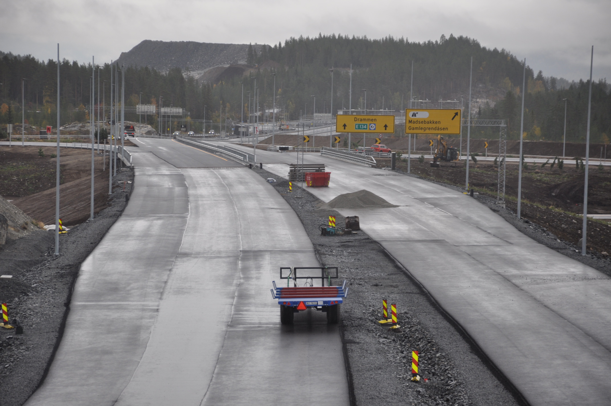 Her ved Diseplass bru blir av og påkjøring for første to kilometer av ny E134. (Foto: Kjell Wold)