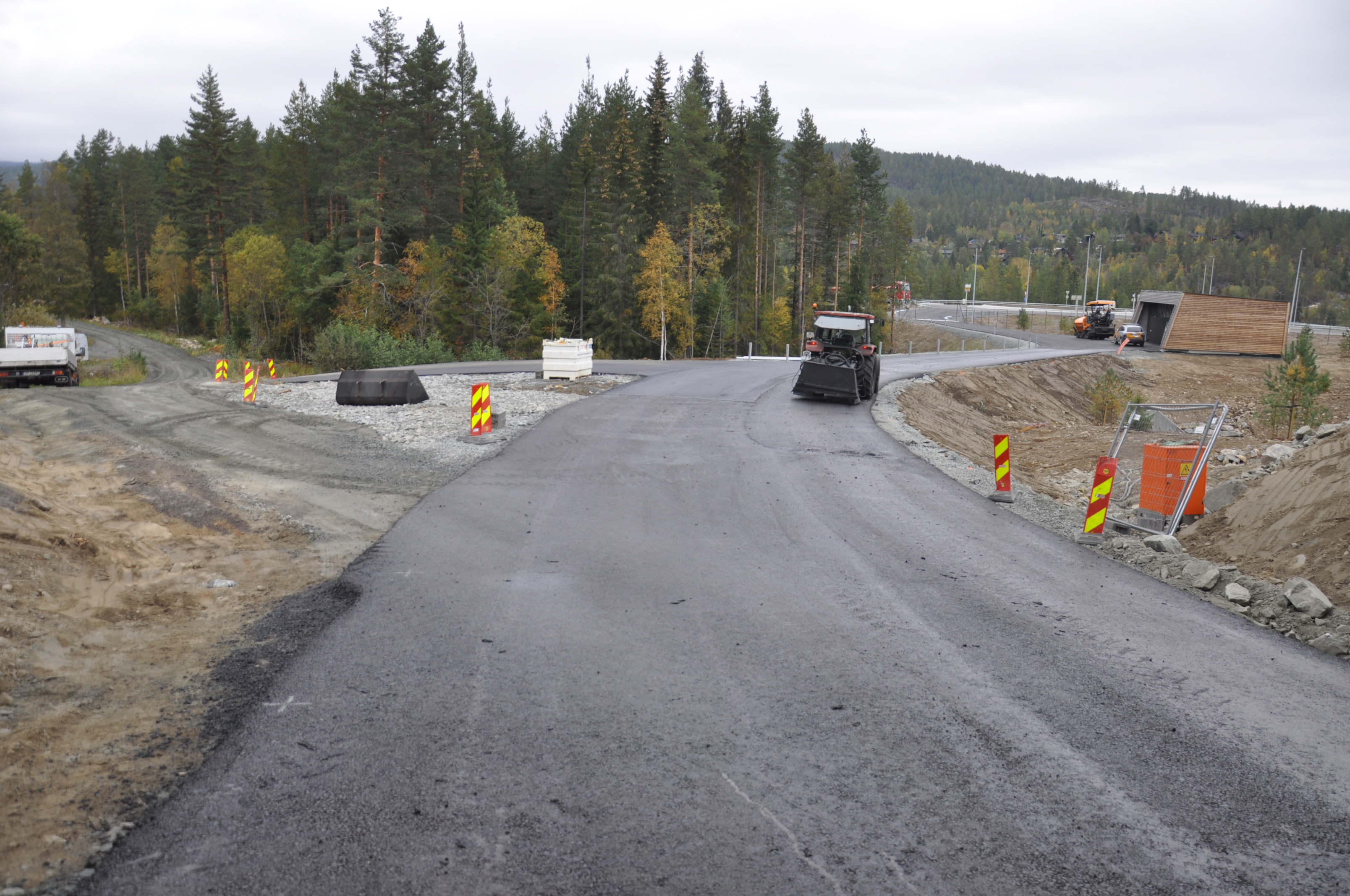 Nye Kisgruveveien ut til E134-rundkjøringa. (Foto: Kjell Wold)