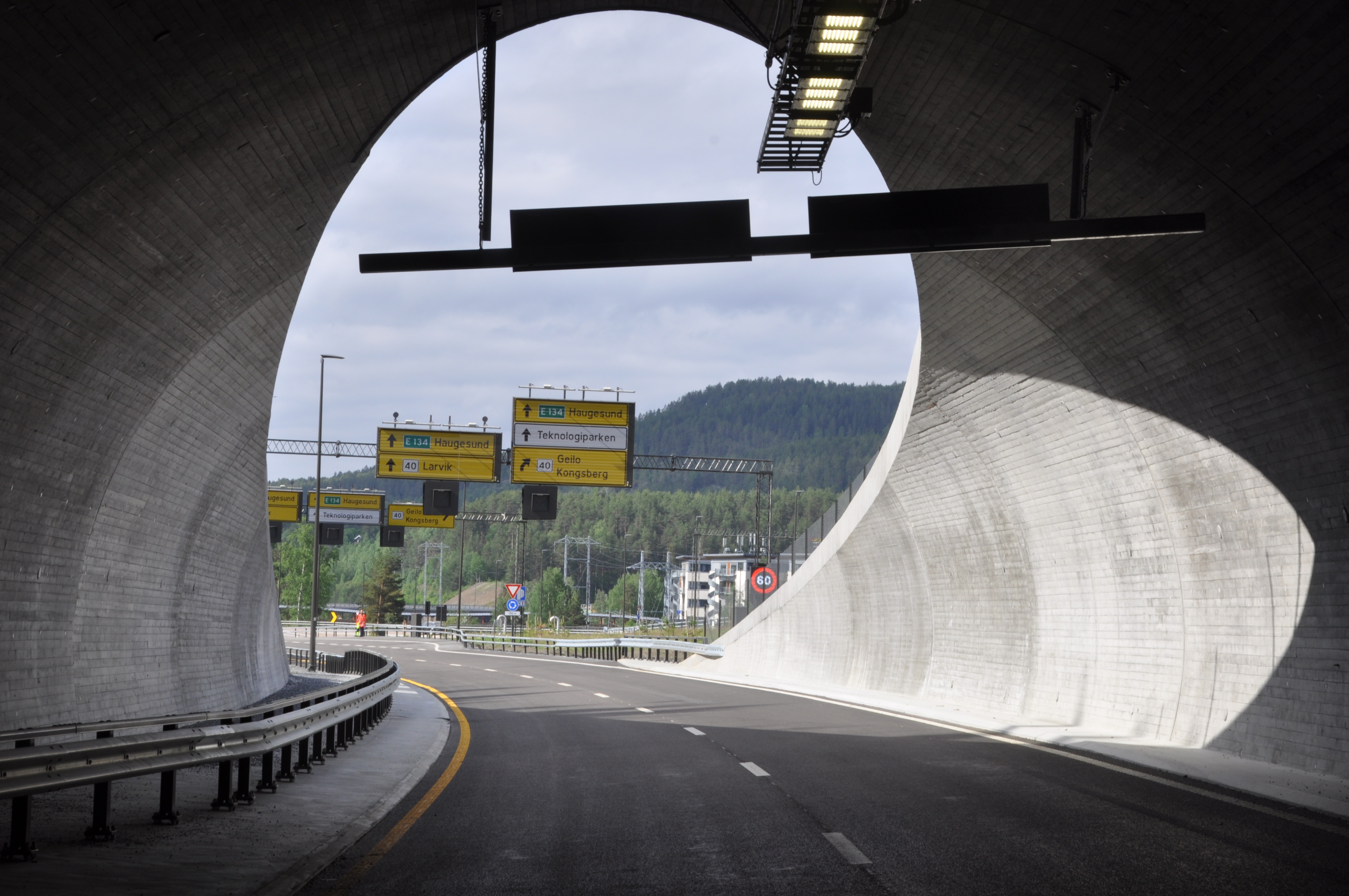 Åtte kilometer med tunneler blir ny hverdag for bilister og nødetater i Kongsberg. (Foto: Kjell Wold