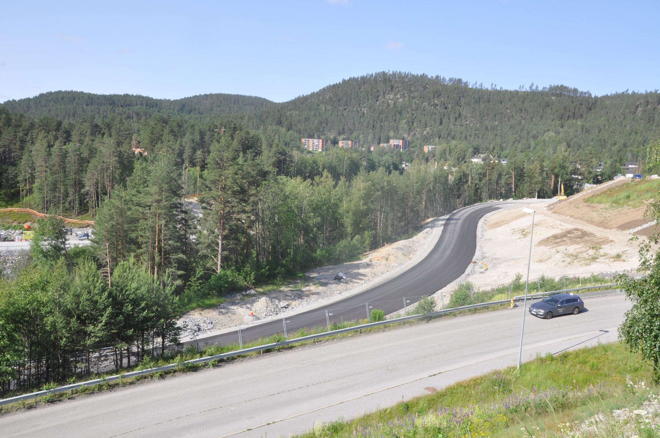 Vegen videre fra Sellikdalen bru opp til Teknologiparken avtegnet seg også. (Foto: Kjell Wold)