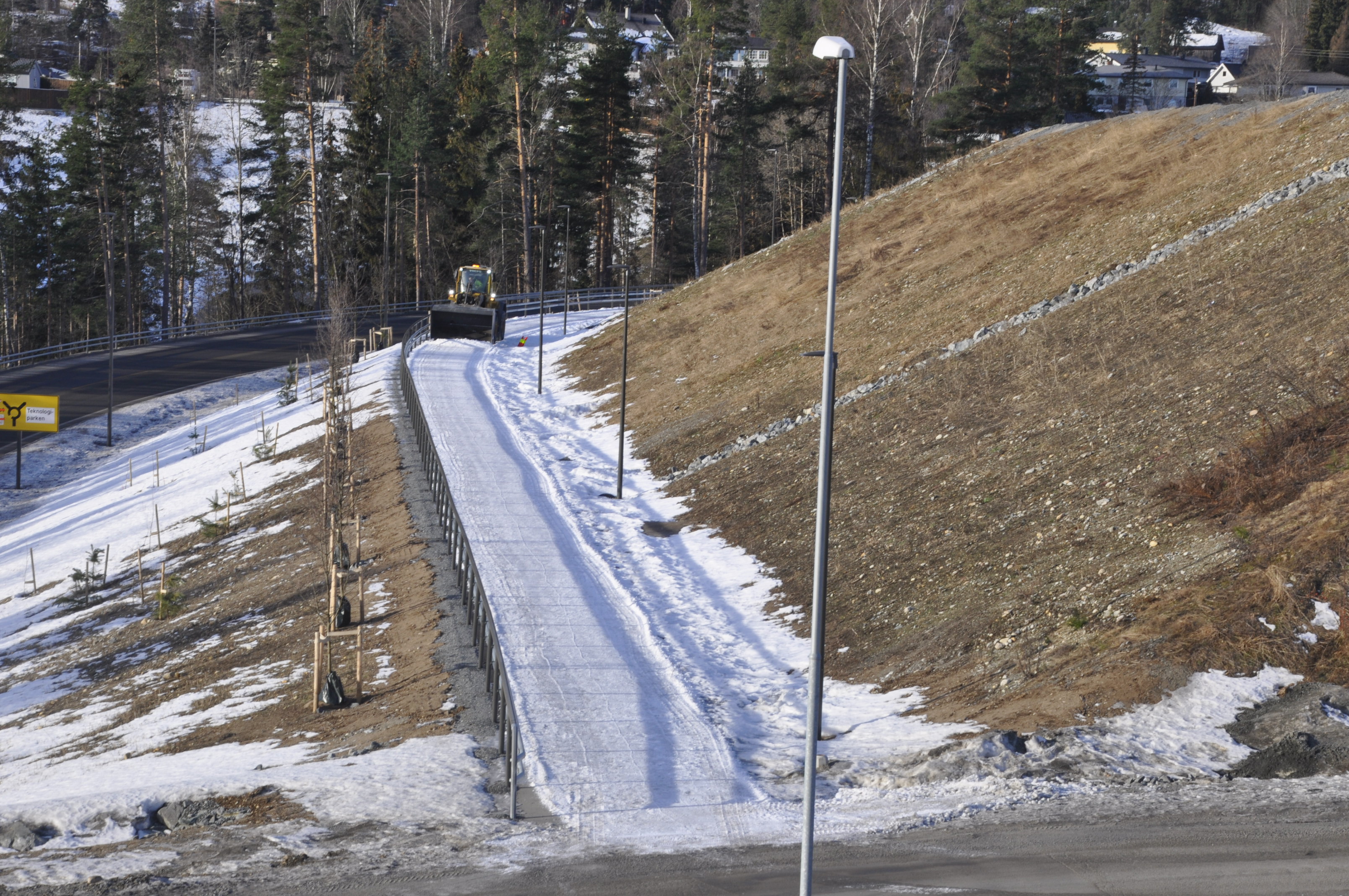 Gangveien mot Gesellveien og Lågen åpnet også i dag. (Foto: Kjell Wold)