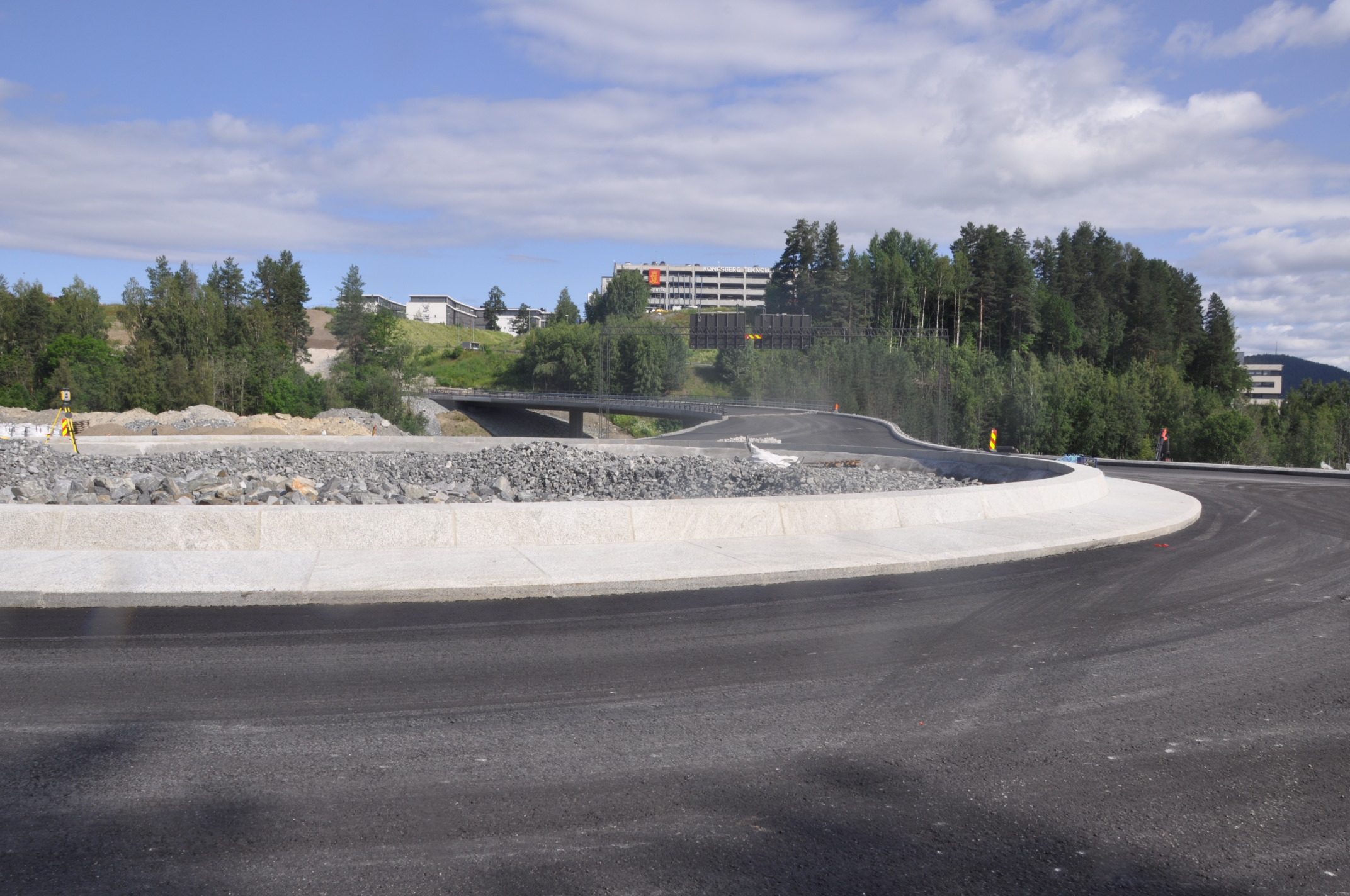 Vegen opp fra Sellikdalen til Teknologiparken sett fra renseanlegget. (Foto: Kjell Wold)
