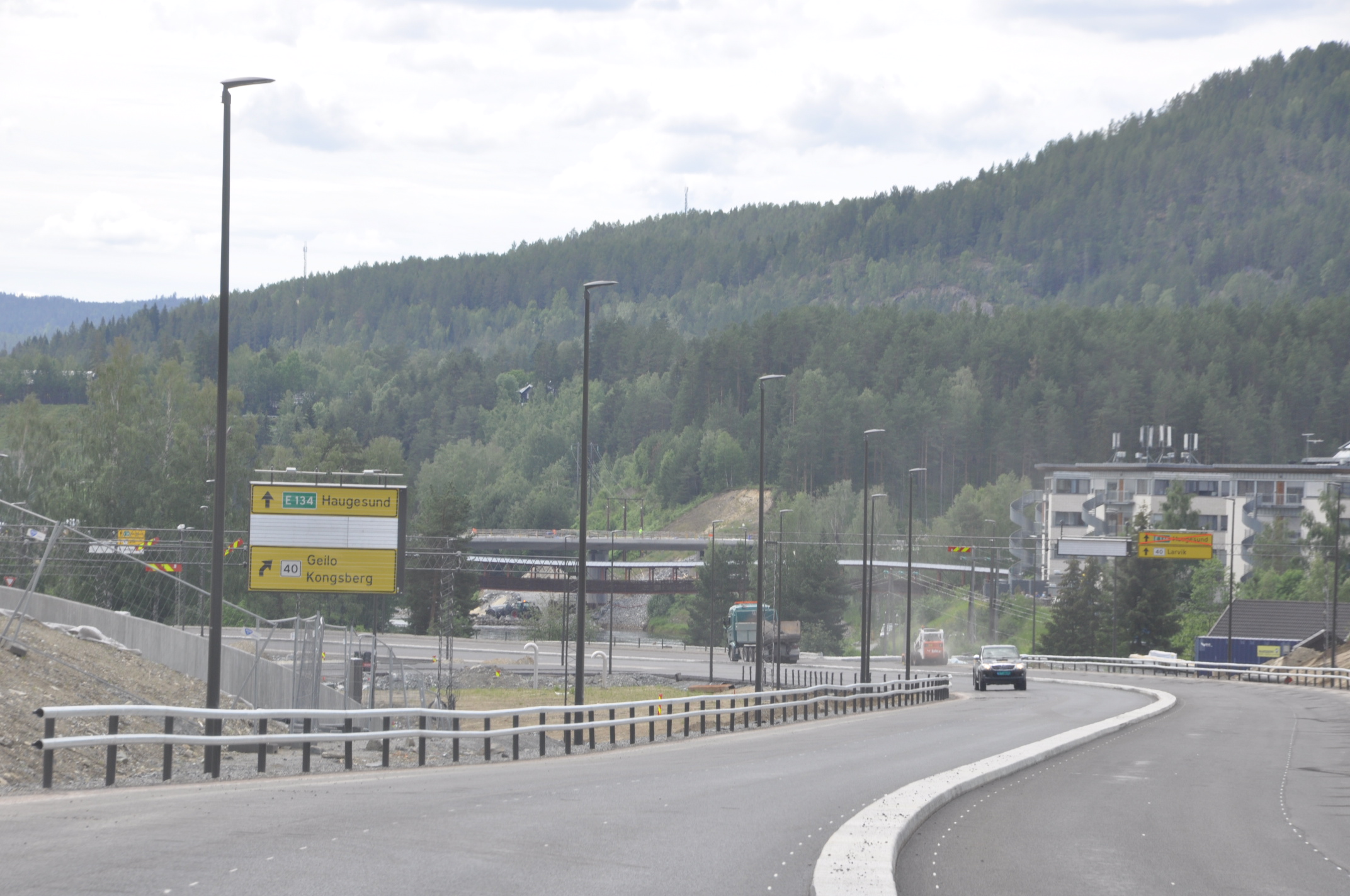 Gomsrudveien er nå kjørbar igjen fra Ove Gjeddes vei til Industriveien. (Foto: Kjell Wold)