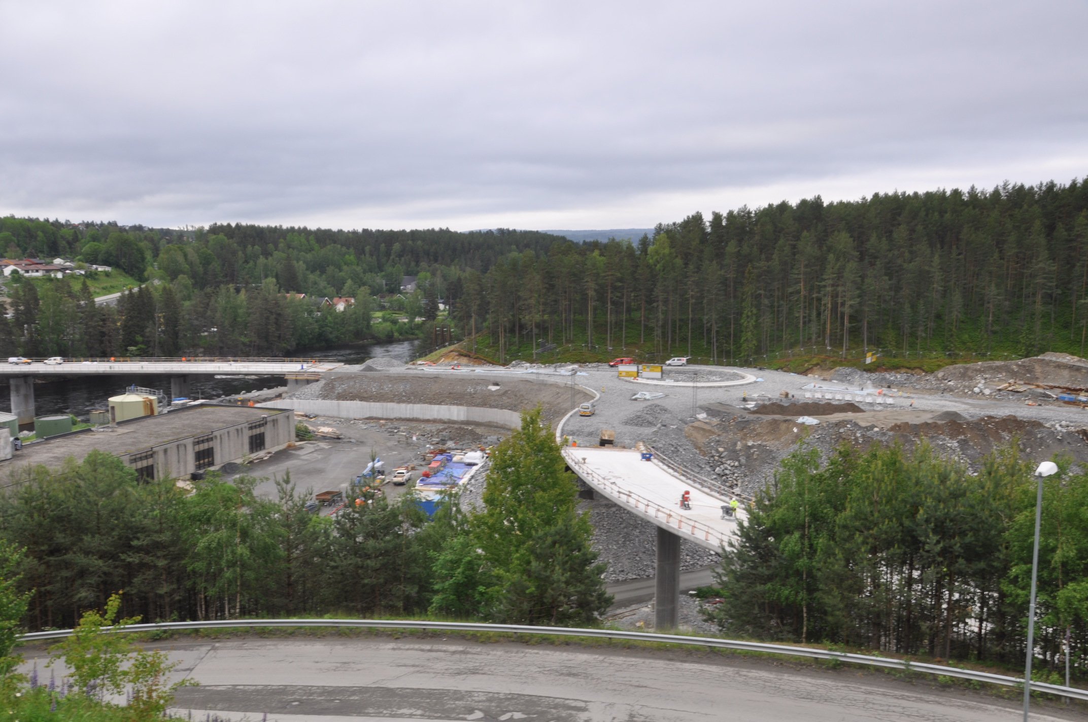 Fra ny E134 tar en Sellikdalen bru inn til Teknologiparken. (Foto: Kjell Wold)