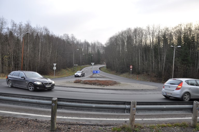 Dagslettkrysset mellom lokalveien og E134 i Spikkestad - bilde