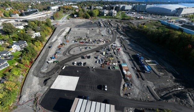 Riggområdet på Grendehustomta (nederst i bildet) ble i begynnelsen av okteber asfaltert med 330 tonn tilnærmet klimanøytral asfalt