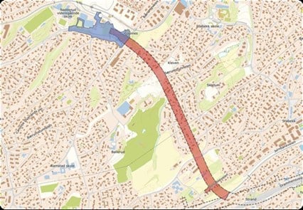 Kartskisse Gjønnestunnelen.  Blått felt i figuren viser dagsone, mens rødt viser tunnel. 