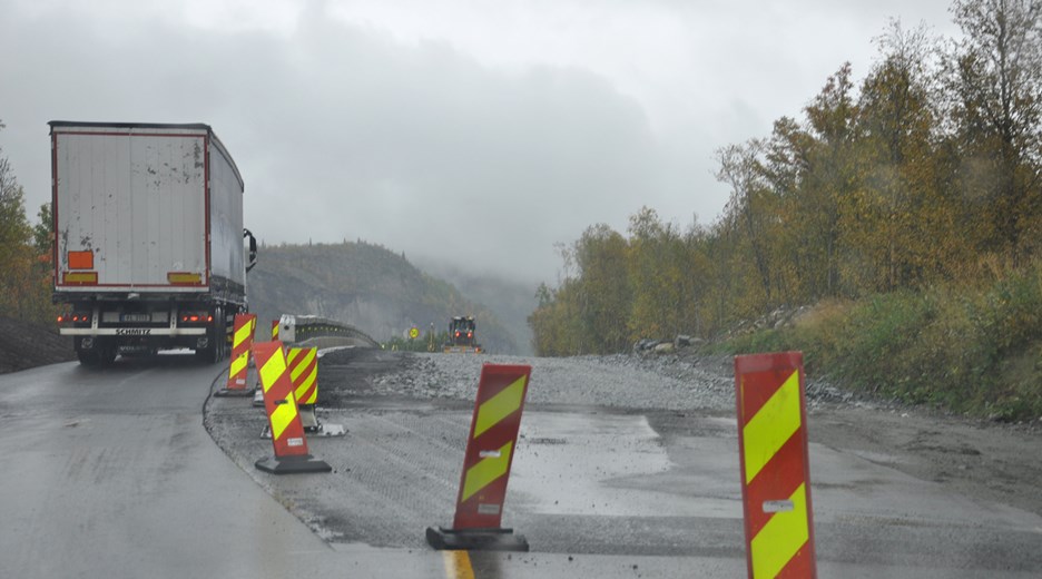1,5 kilometer av rv. 52 mellom Venås og Skjøiten blir no utvida for å gjere vegen tryggare