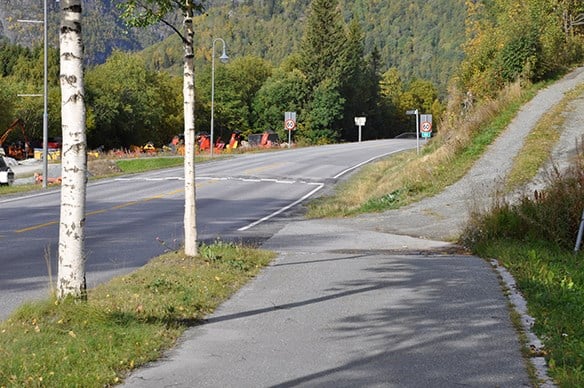 Gang/sykkelvegen ved Trøim forlenges herfra til Holde bru.