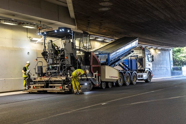 Det er lagt 22500 kvadratmeter ny asfalt i tunnelen. 